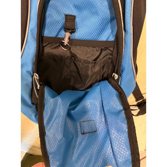 Hi-Tec Hiking / Outdoor Blue and Black Pack Backpack Gorpcore Fishing Summer - Picture 6 of 7